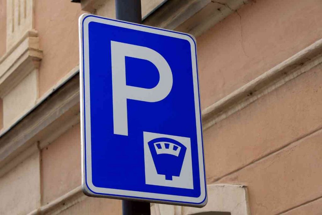parcheggio a pagamento strisce blu