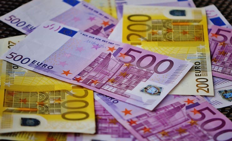 Bonus da 250 a 800 euro per chi è in difficoltà economica: tutte le categorie ammesse