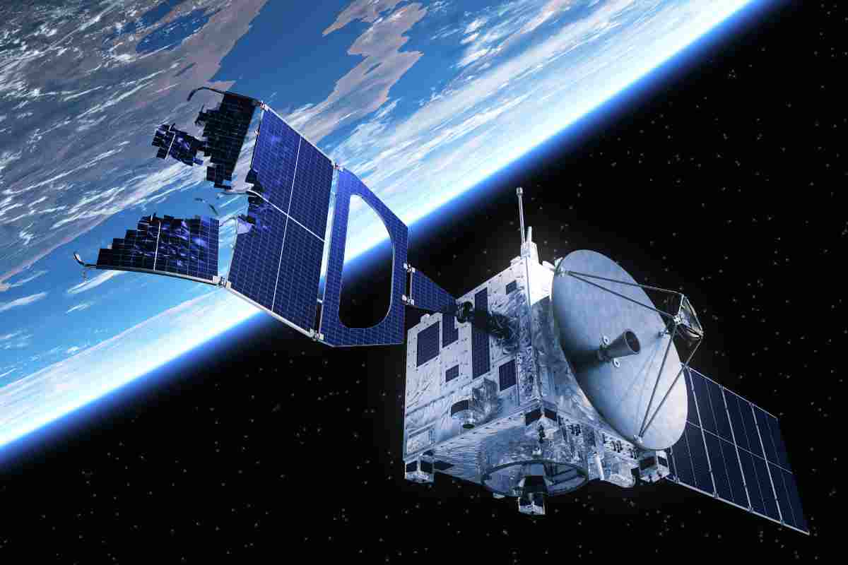 satellite cambia orbita